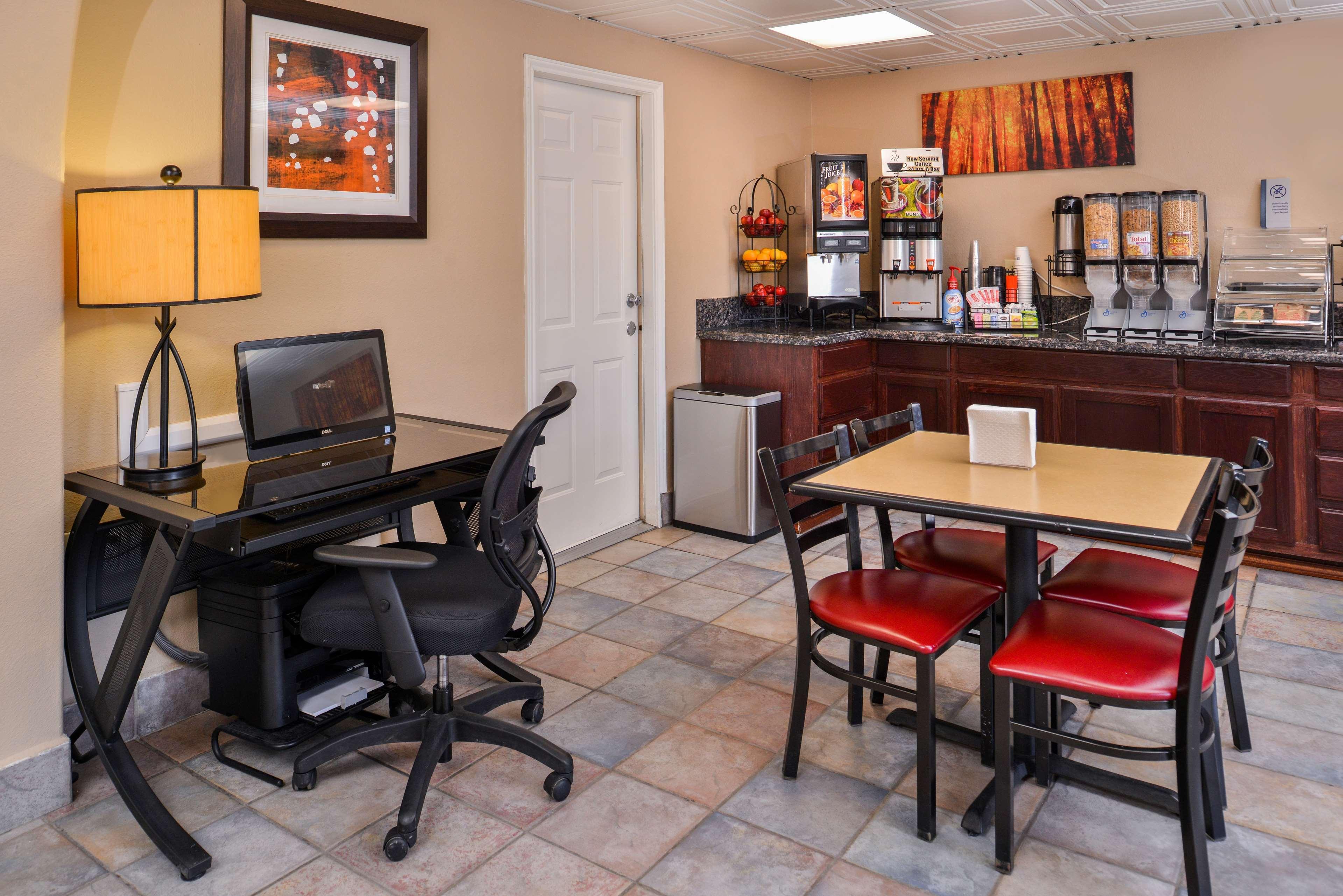 Best Western Executive Inn Hobbs Bagian luar foto